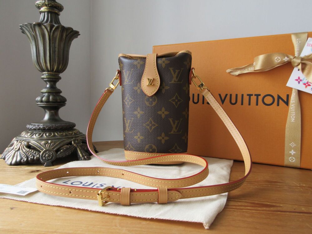 Louis Vuitton Fold Me Pouch in Monogram Vachette