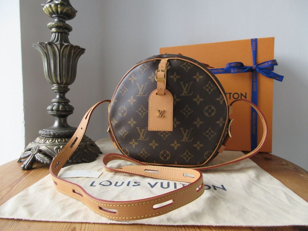 Louis Vuitton Boîte Chapeau Souple MM in Monogram with Aged Calfskin Vachette Trims