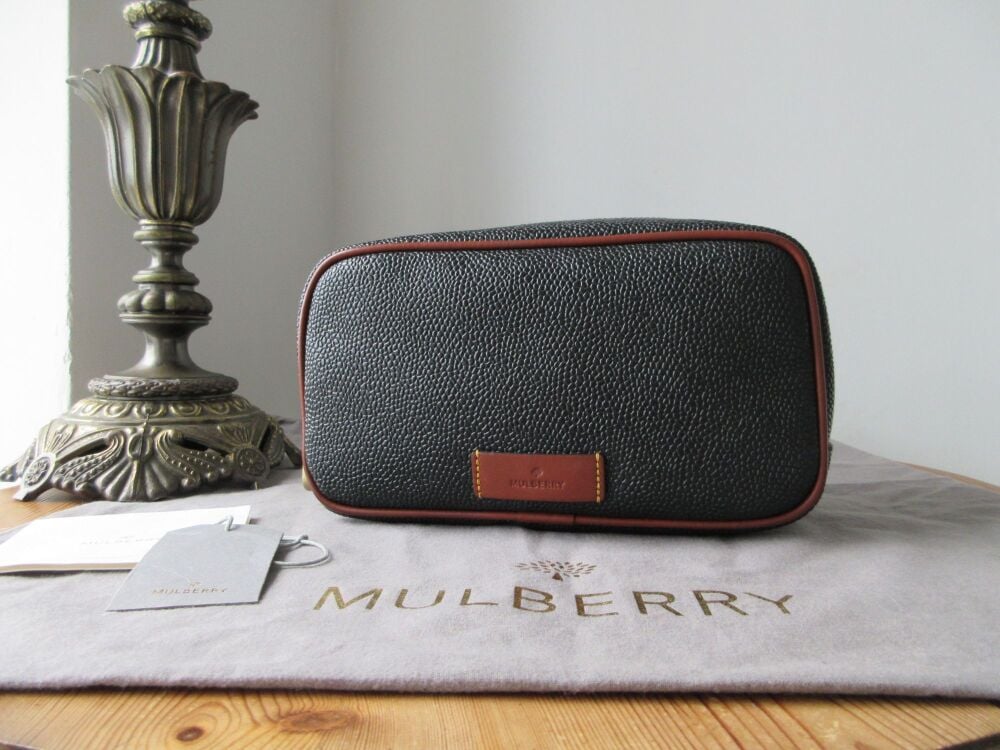 Mulberry Classic Zipped Wash Case Washbag in Black Eco Scotchgrain & Cognac Leather