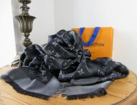 Louis Vuitton Monogram Shine Ch&Atilde;&cent;le Shawl in Black