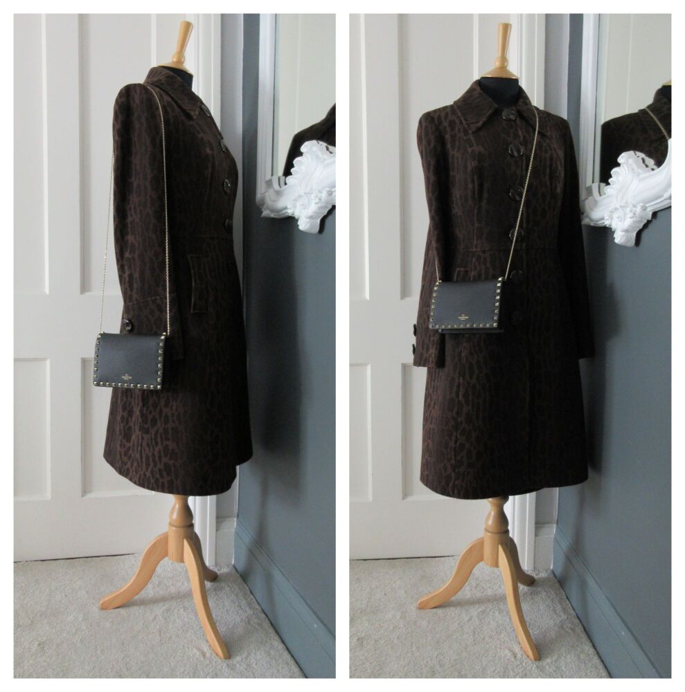 Valentino Garavani Rockstud Small Chain Shoulder Bag in Black Grained Calfskin