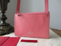 Valentino Garavani Micro Rockstud Small Turnlock Pochette in Rose Pink Smoo