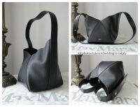 Max Mara Small Bucket Bag in Black Calfskin