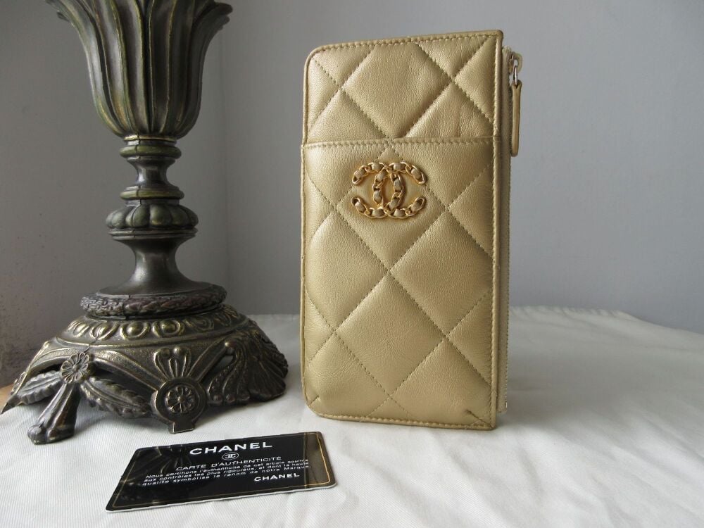 Chanel CC Flat Phone Case Wallet Zip Pouch in Metallic Champagne Gold Lambskin