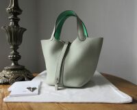 Herm&Atilde;&uml;s Picotin Lock 18 in Eclat Gris Neve Clemence & Vert Comics Swift with