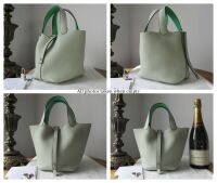 Herm&Atilde;&uml;s Picotin Lock 18 in Eclat Gris Neve Clemence & Vert Comics Swift with