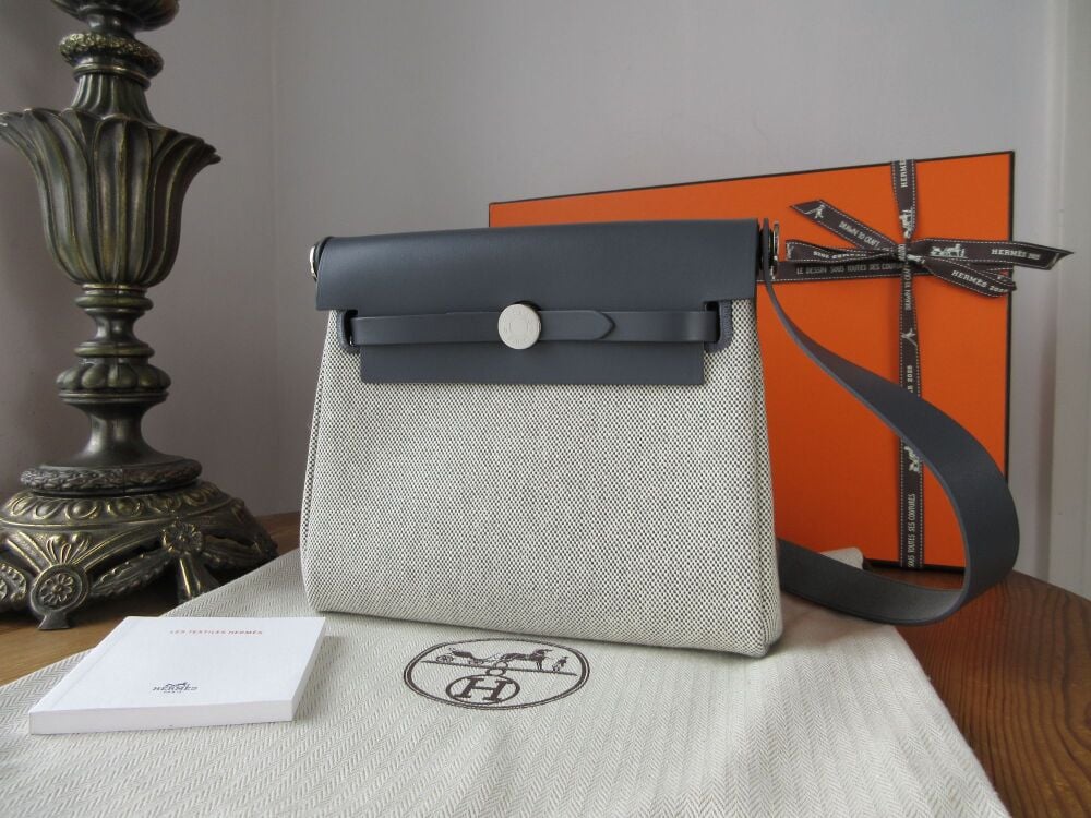 Herm&eacute;s Herbag Zip Retourne 20 Mini in &Eacute;cru Viking Toile H & Ardoise Vache Hunter