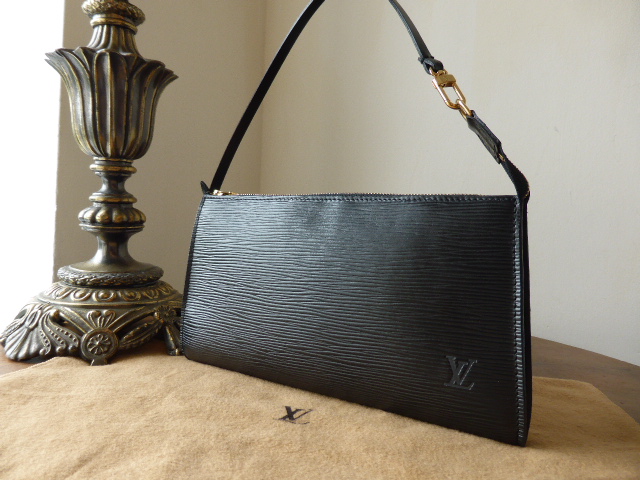 Louis Vuitton Pochette in Black Epi Leather - SOLD