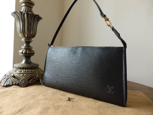 Louis Vuitton Pochette in Brun Epi Leather