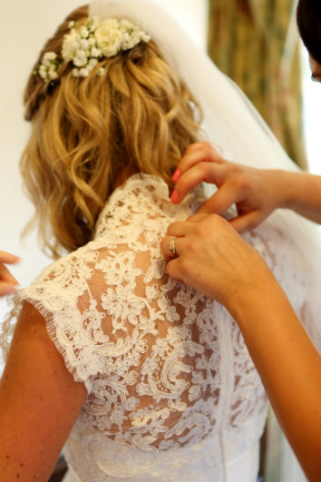 bridalhair-by-Sheenasweddinghairstyles-cotswolds-uk image by Matt Greer Photography bridalhair-by-cotswolds-uk-wedding-hairstylist-hlnb (12)