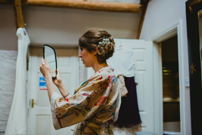 Sheenas-Wedding-Hairstyles-Cotswolds-wedding-hairdresser-UK-image by Amy B photography