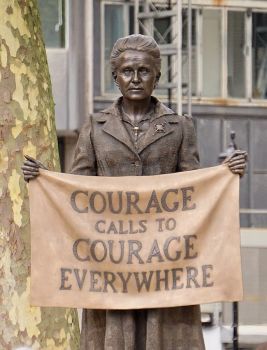 686px-Millicent_Fawcett_Statue_02_-_Courage_Calls_(27810755638)_(cropped)
