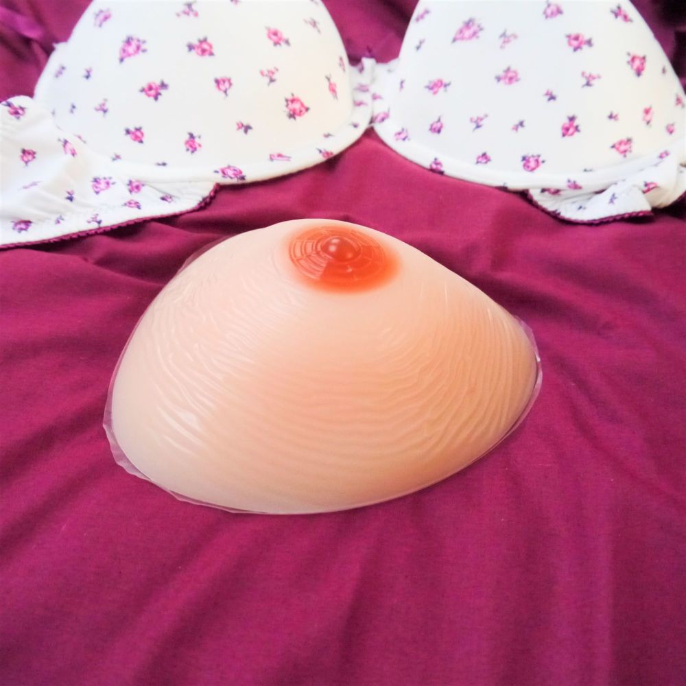  <!-- 023 --> Single Breast Form - Triangle 600g - Standard Thickness Back