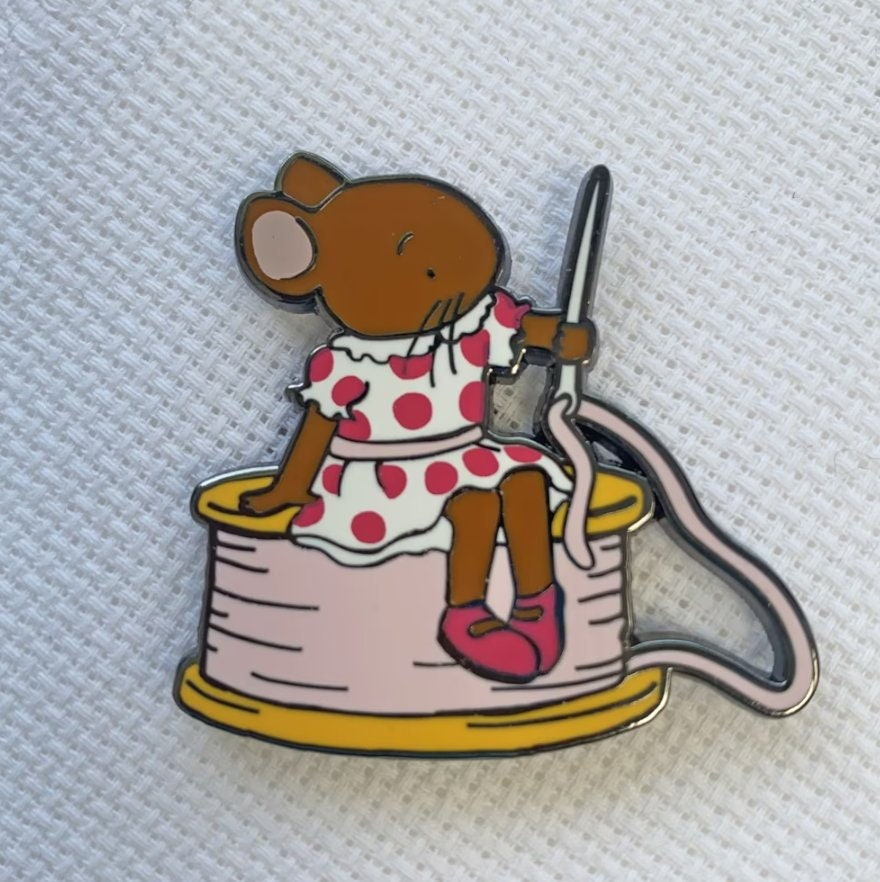 Sewing mice needle Minder - Bothy Threads