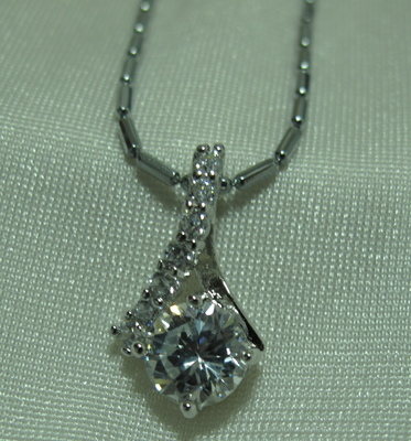 1ct Round Brilliant Cut Pendant