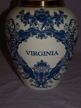 Williamsburg Colonial Virginia Delft Tobacco Jar (2)