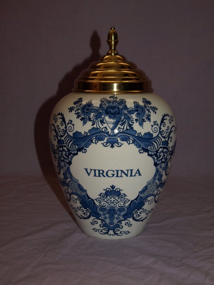 Williamsburg Colonial Virginia Delft Tobacco Jar.