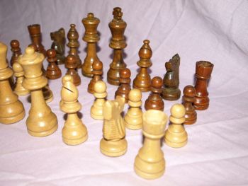 Vintage Wooden Chess Set with Case. (4)
