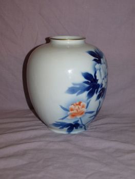 Vintage Japanese Fukagawa Vase. Peonies. (3)