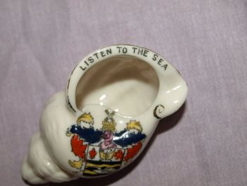 Blackpool Crested Ware Shell &lsquo;Listen To The Sea&rsquo;. (2)