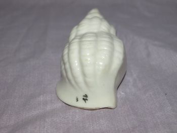 Blackpool Crested Ware Shell &lsquo;Listen To The Sea&rsquo;. (5)