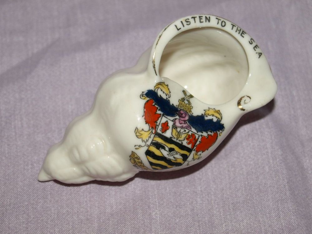 Blackpool Crested Ware Shell ‘Listen To The Sea’.