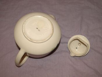 Vintage Sadler Ivory and Gold Teapot. (6)