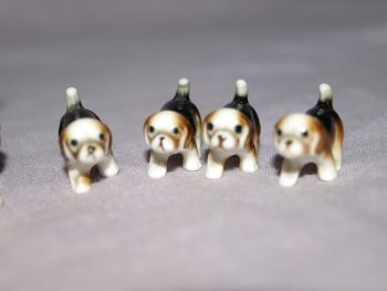 Vintage China Beagle and Four puppies. (2)