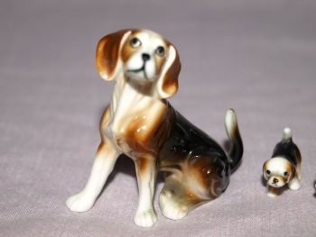 Vintage China Beagle and Four puppies. (3)