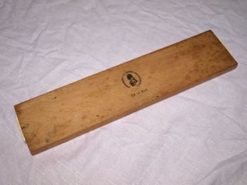 De La Rue Wooden Cribbage Board. (5)