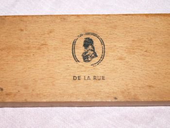De La Rue Wooden Cribbage Board. (6)
