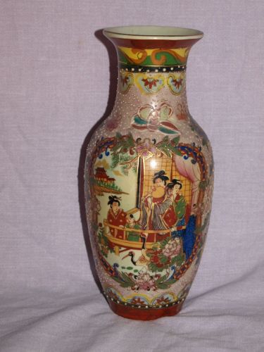 Japanese Satsuma Vase. (3)