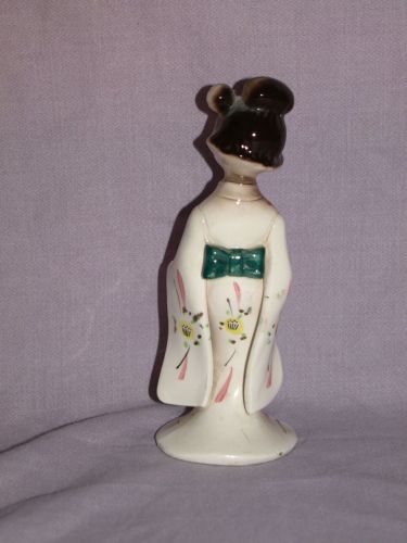 Vintage Kitsch China Figure Oriental Lady Holding a Lantern. (7)