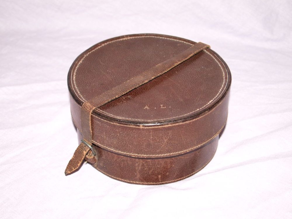 Vintage Round Leather Collar Box.