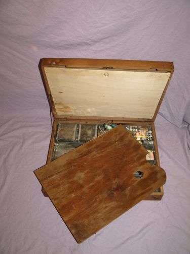 Vintage Artist Box with Contents. (4)