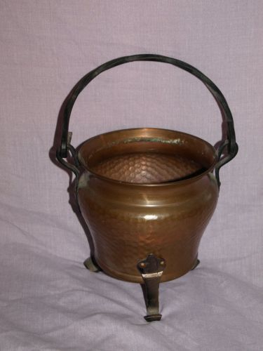 Hammered Copper and wrought Iron Pot, Gekroi. (2)