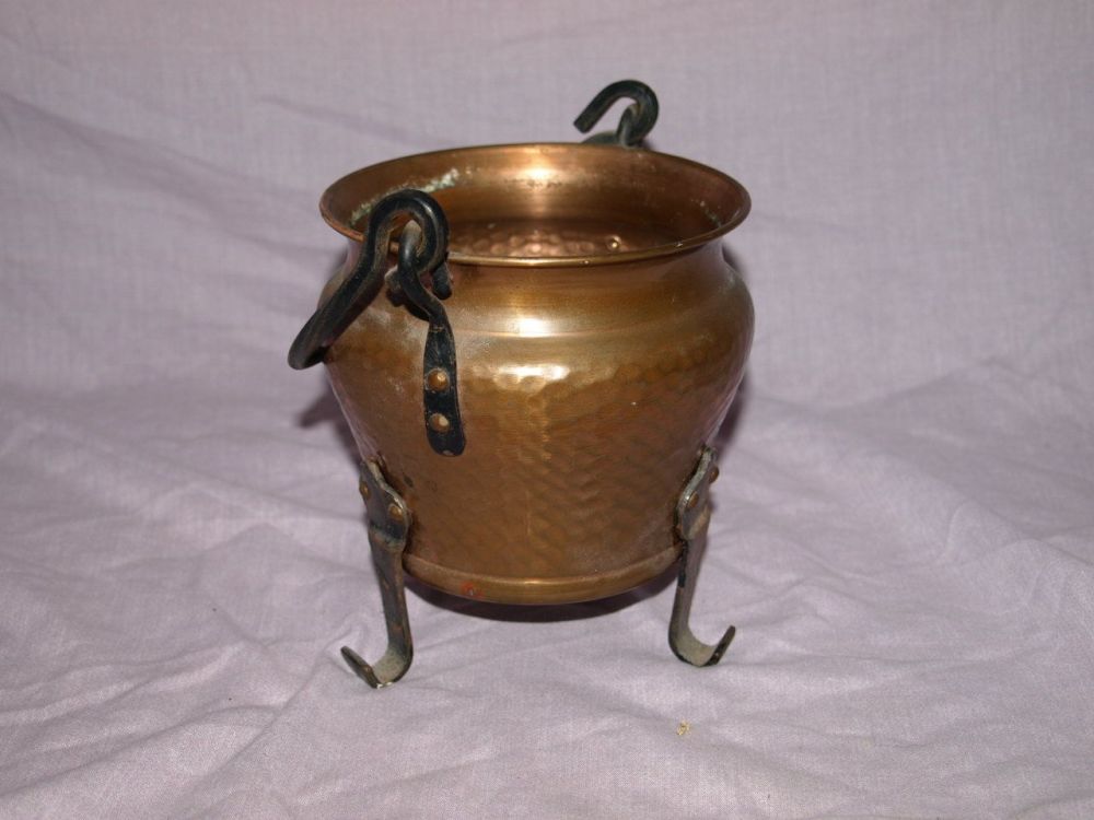Hammered Copper and wrought Iron Pot, Gekroi.