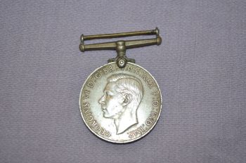 WWII 1939 &ndash; 1945 Genuine Defence Medal. (2)