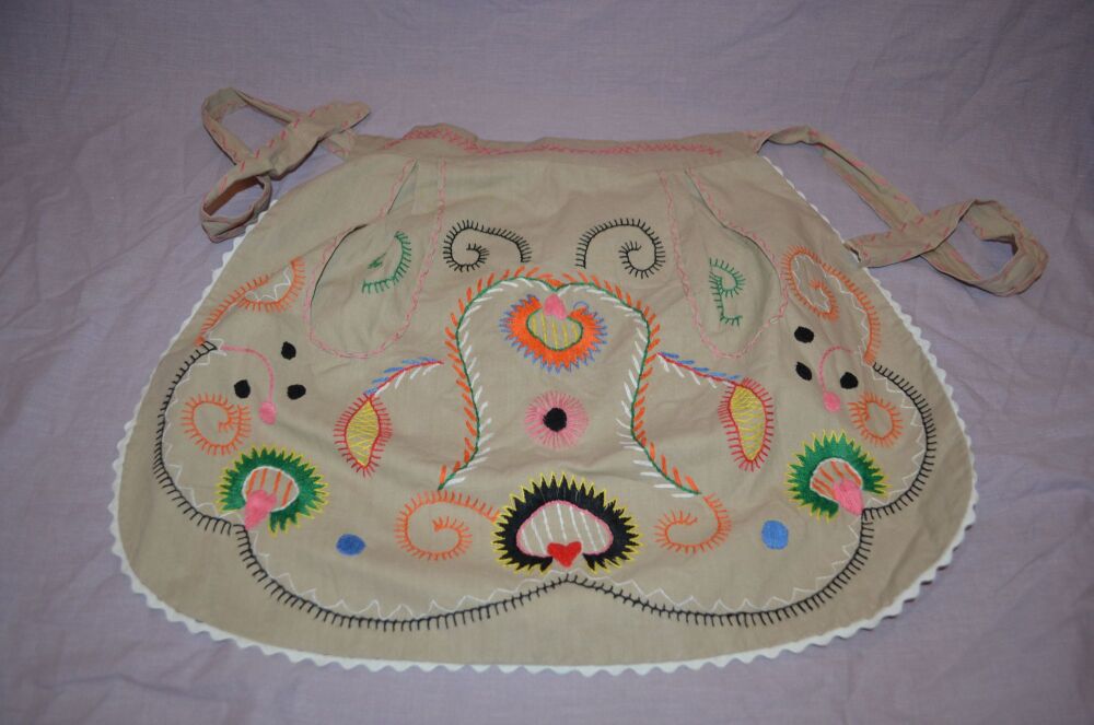 1960s 1970s Hand Embroidered Pinny Apron