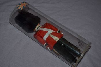 English Mace Bearer Doll, Vintage London Souvenir (4)