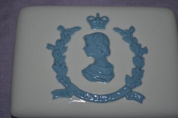 Wedgewood Embossed Queens Ware Trinket Box, Coronation 1953 (2)