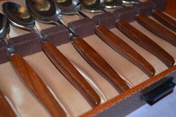 Glosswood Mid Century 44 Piece Canteen of Cutlery (5)