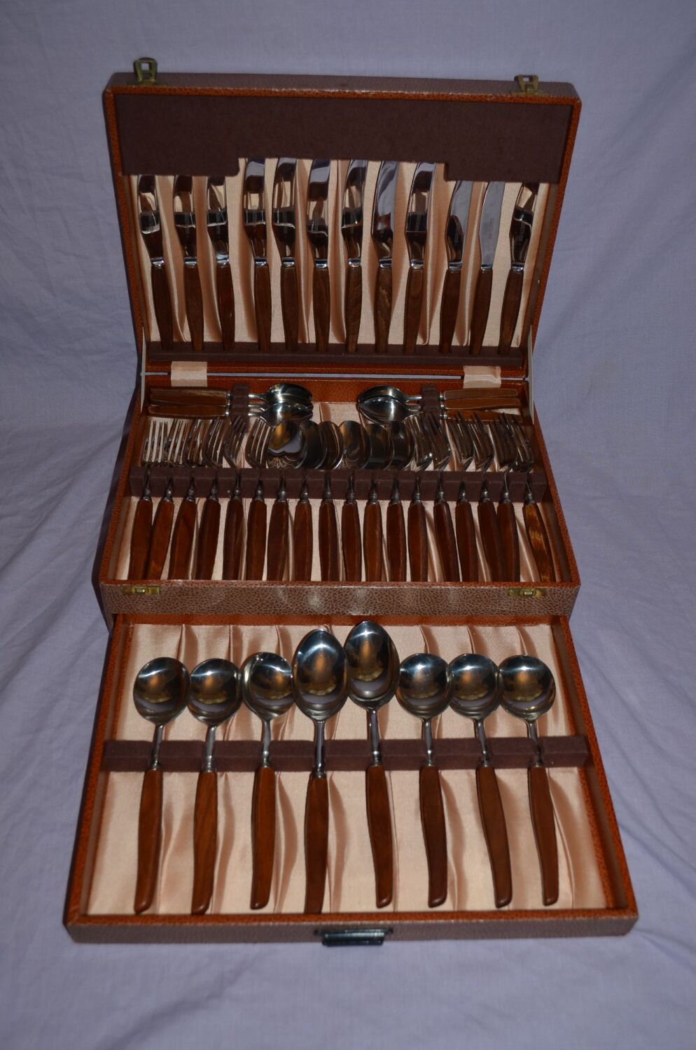 Glosswood Mid Century 44 Piece Canteen of Cutlery
