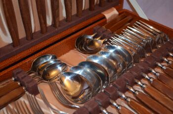 Glosswood Mid Century 44 Piece Canteen of Cutlery (8)