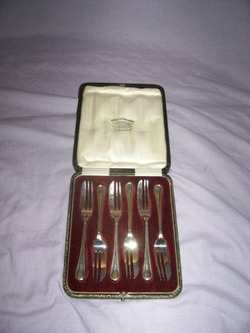 Silver Plated cased Cake Forks set of 6. H E & Co