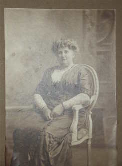Victorian Photograph Middle Aged Seated Lady (2)