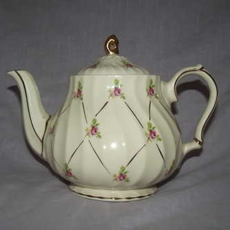 Vintage Sadler Teapot, Pink Roses.