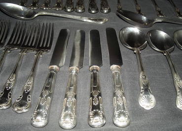Set of 26 Kings Pattern Cutlery (2)