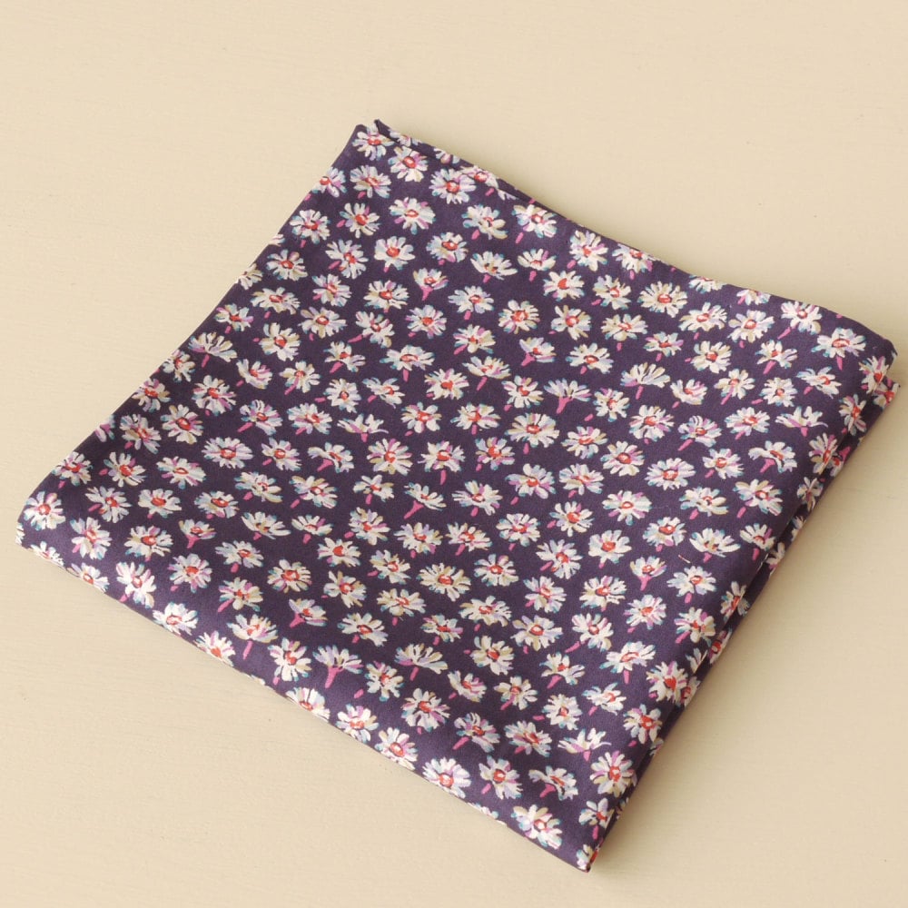 Daisy flower pocket square - Liberty tana lawn Bellis