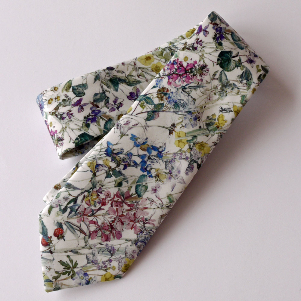 Gentleman's hand stitched tie - Wild Flowers natural